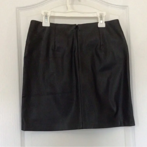 Womens faux leather black mini skirt. - Picture 2 of 3